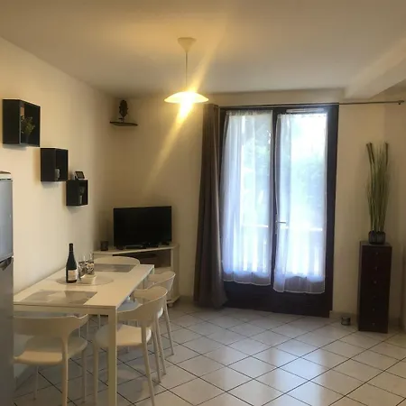 Appartement T2 40 M2 Henri IV Centre-Ville,1 Chambre Parking Et Balcon * Aix-les-Bains