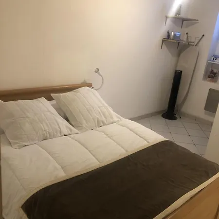 Appartement T2 40 M2 Henri IV Centre-Ville,1 Chambre Parking Et Balcon Apartment Aix-les-Bains